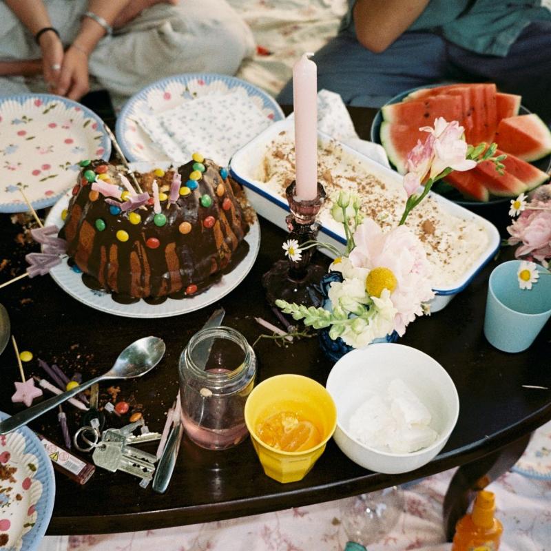 floral arrangements table birthday picnic
